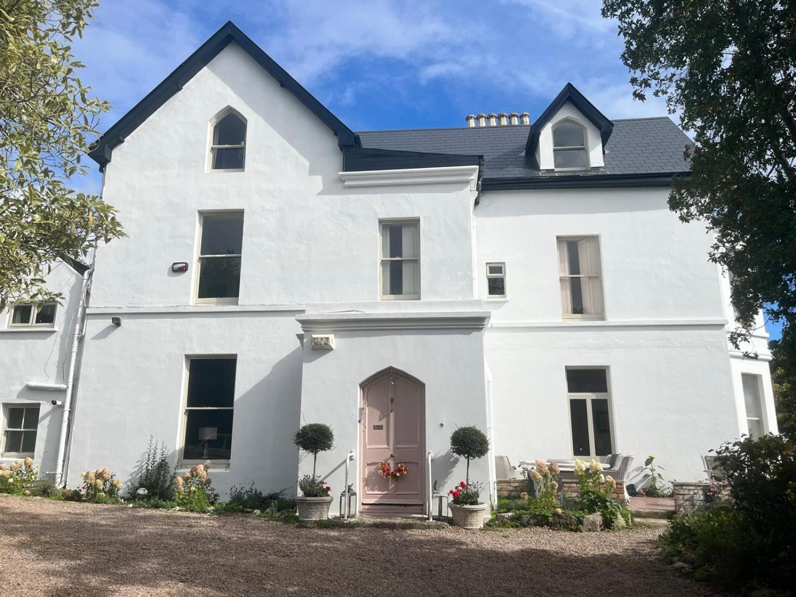 לינה וארוחת בוקר קוב Lynwood House מראה חיצוני תמונה
