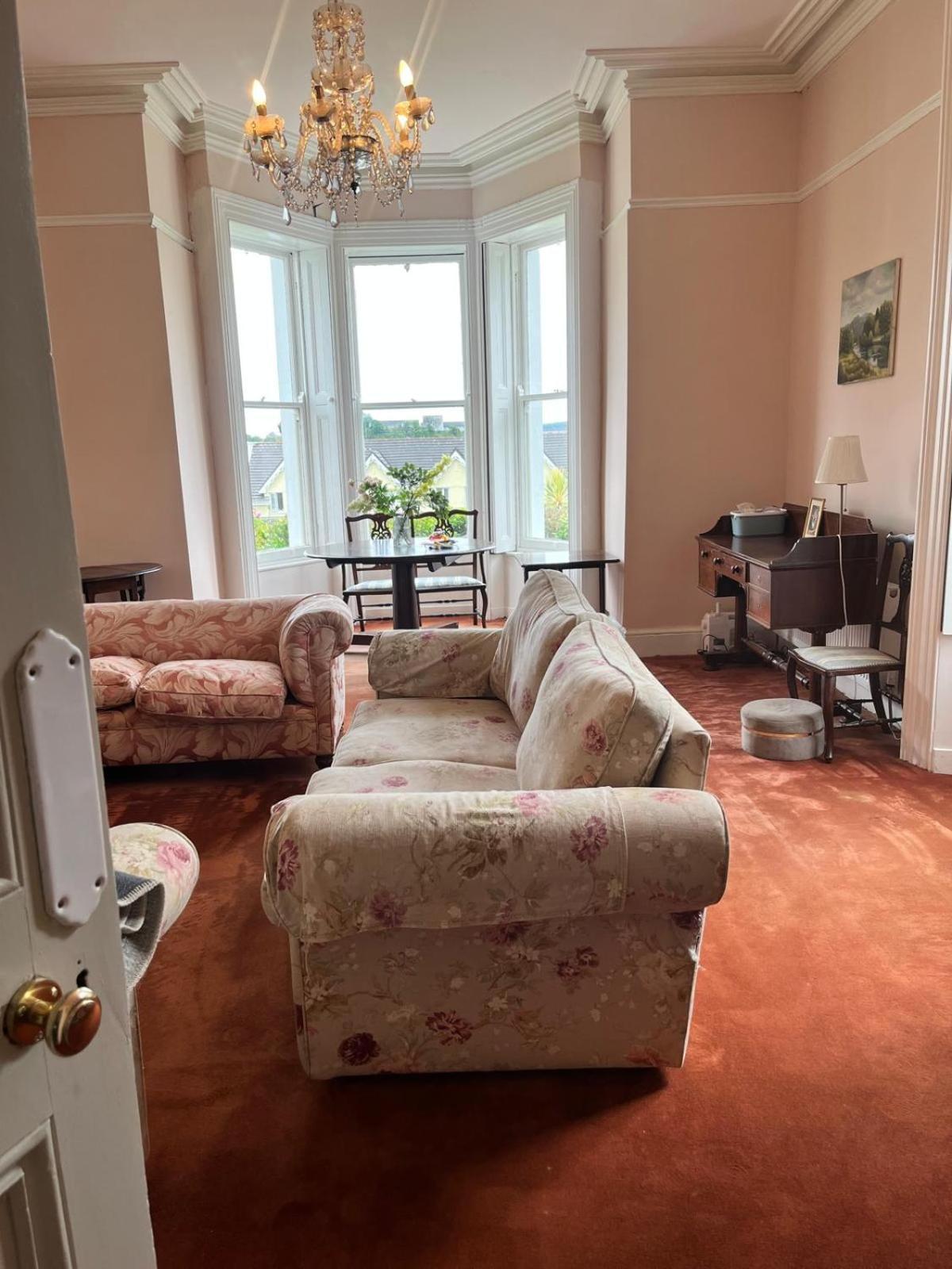 לינה וארוחת בוקר קוב Lynwood House מראה חיצוני תמונה