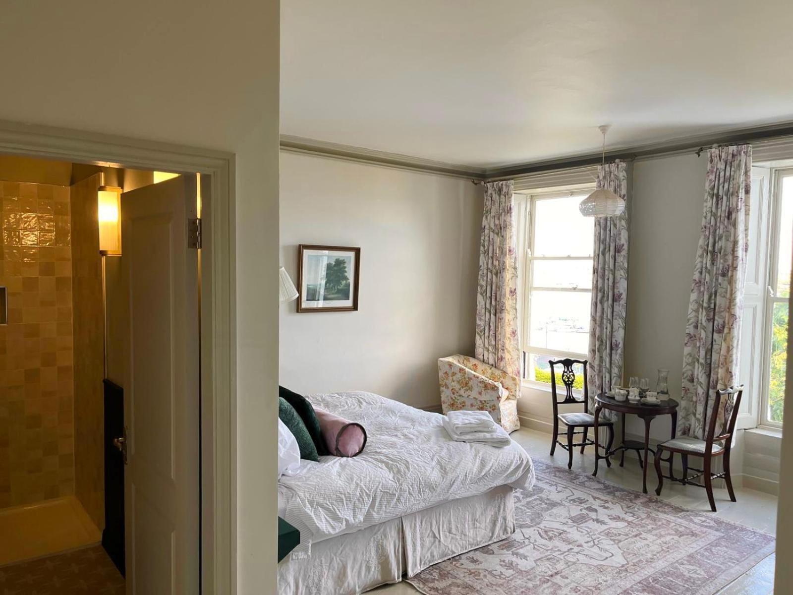 לינה וארוחת בוקר קוב Lynwood House מראה חיצוני תמונה